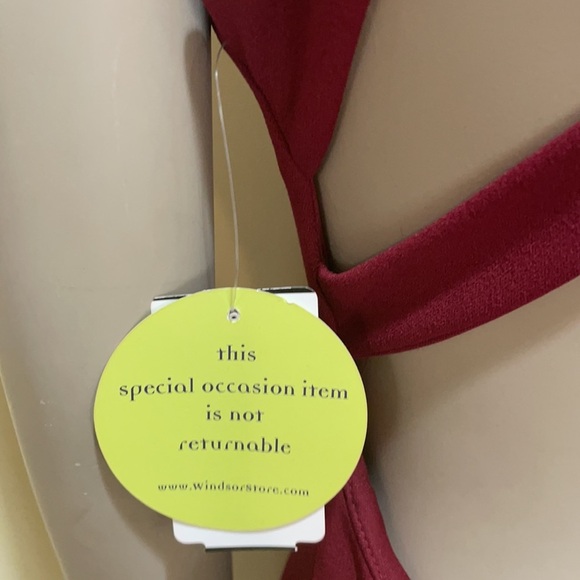 Women’s New Windsor Formal Dress - Picture 7 of 7